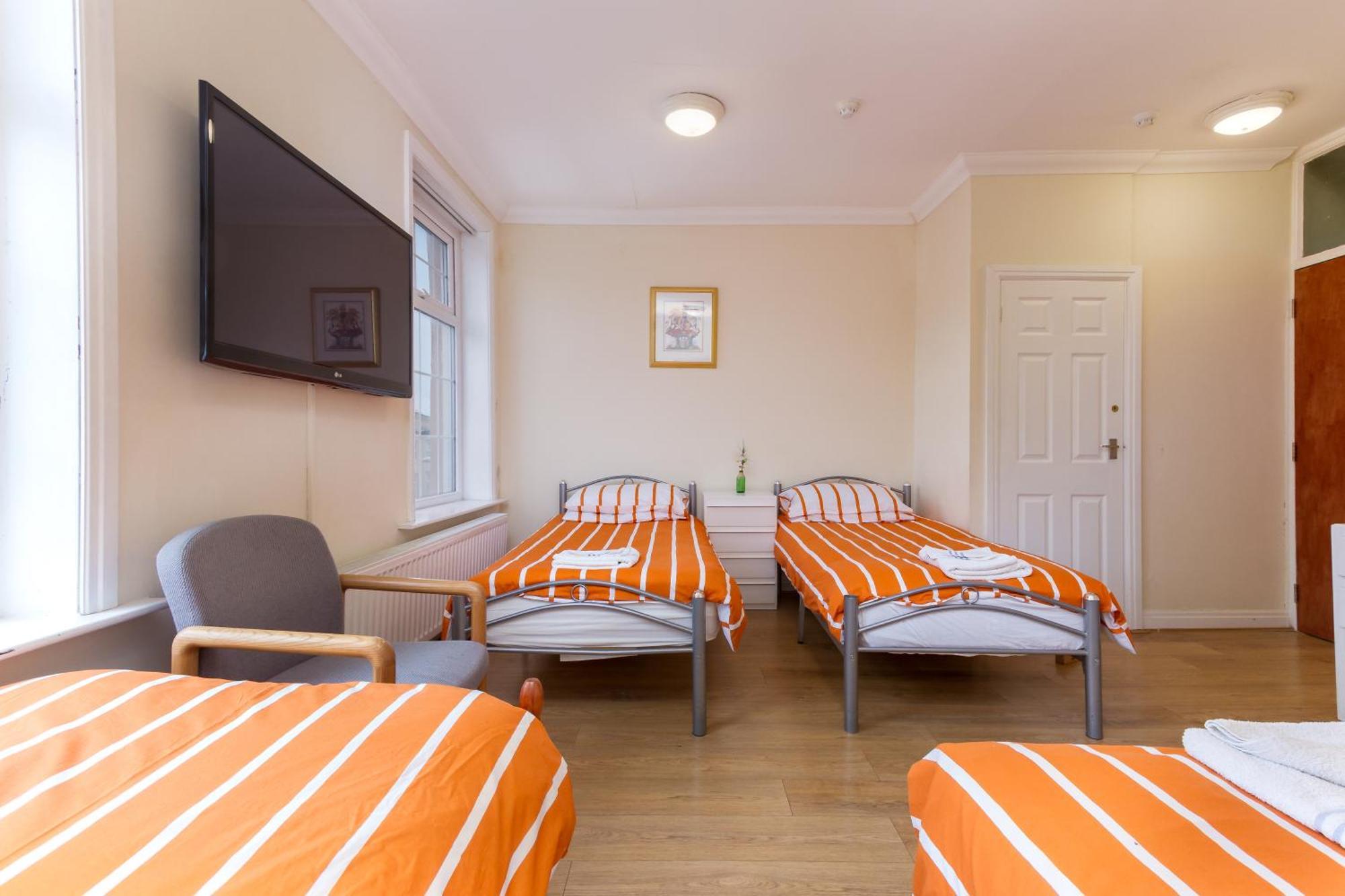 Brecks Hotel — Photos 1